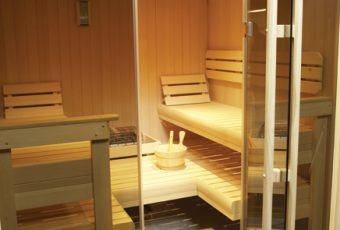 Large steam sauna for four people, featuring traditional accessories.